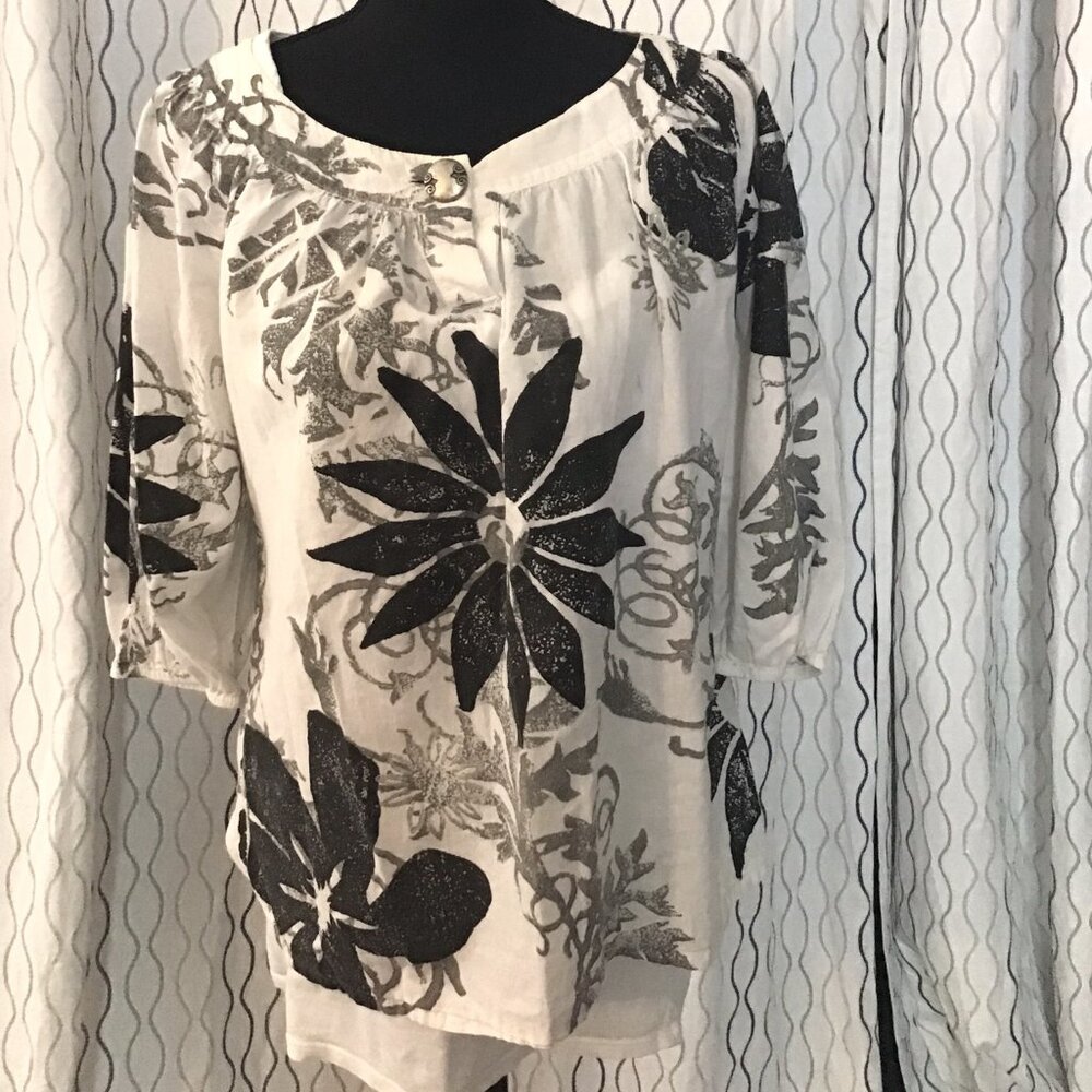 Cute white and black top